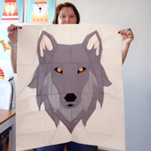 WOLF'S WATCHFUL GAZE quilt block pattern